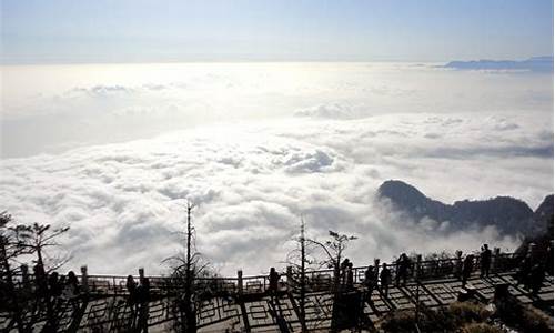 7月峨眉山金顶冷吗-8月份峨眉山金顶冷不冷