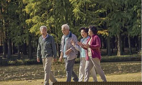 老人跟团旅游有年龄限制吗-带老人旅游跟团好还是自由行好的好